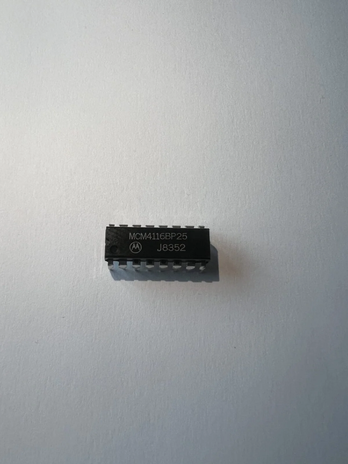 4116 Lower RAM IC (Motorola MCM4116BP-25)